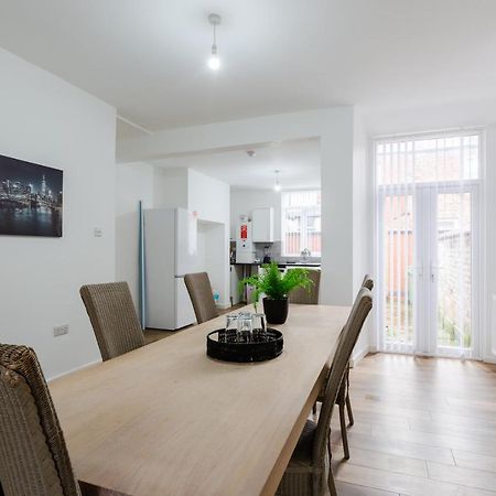 Clayton House - Spacious Home Near Etihad Stadium Manchester Bagian luar foto