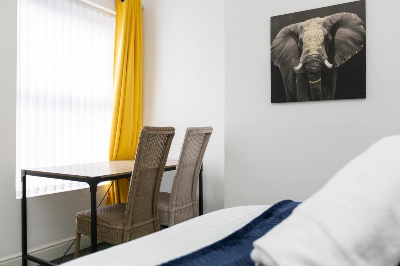 Clayton House - Spacious Home Near Etihad Stadium Manchester Bagian luar foto