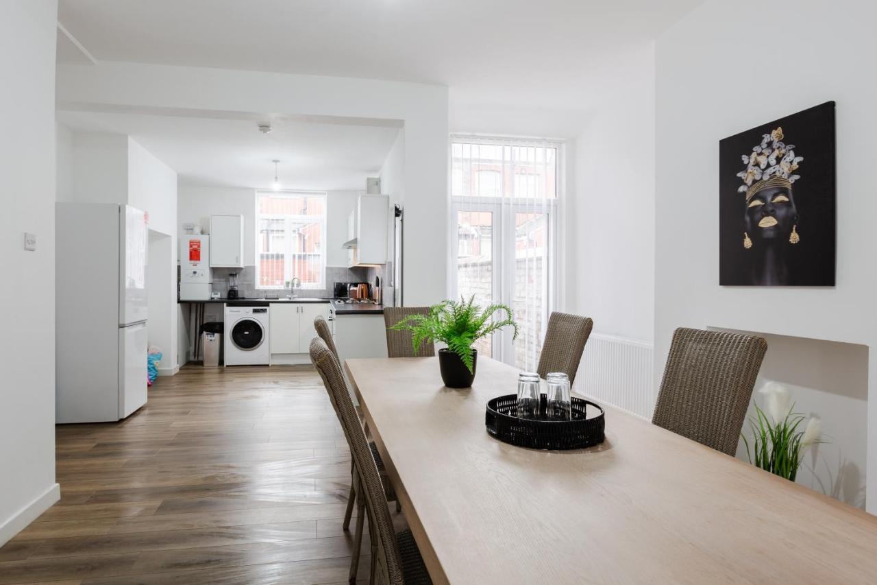 Clayton House - Spacious Home Near Etihad Stadium Manchester Bagian luar foto