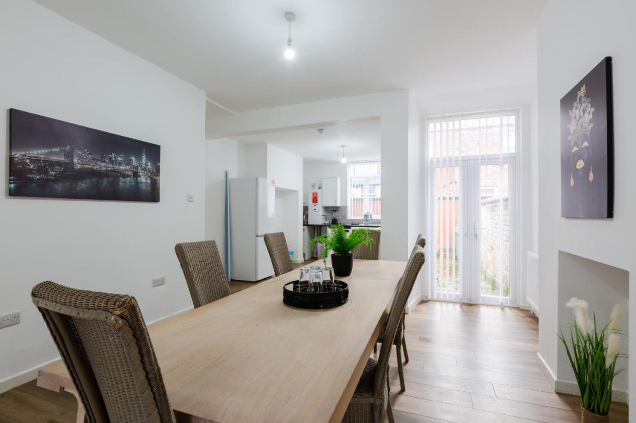 Clayton House - Spacious Home Near Etihad Stadium Manchester Bagian luar foto