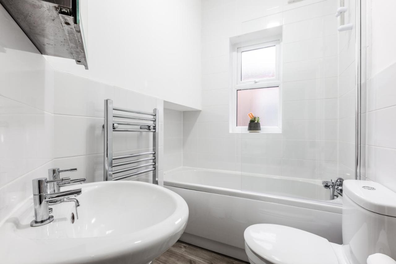 Clayton House - Spacious Home Near Etihad Stadium Manchester Bagian luar foto